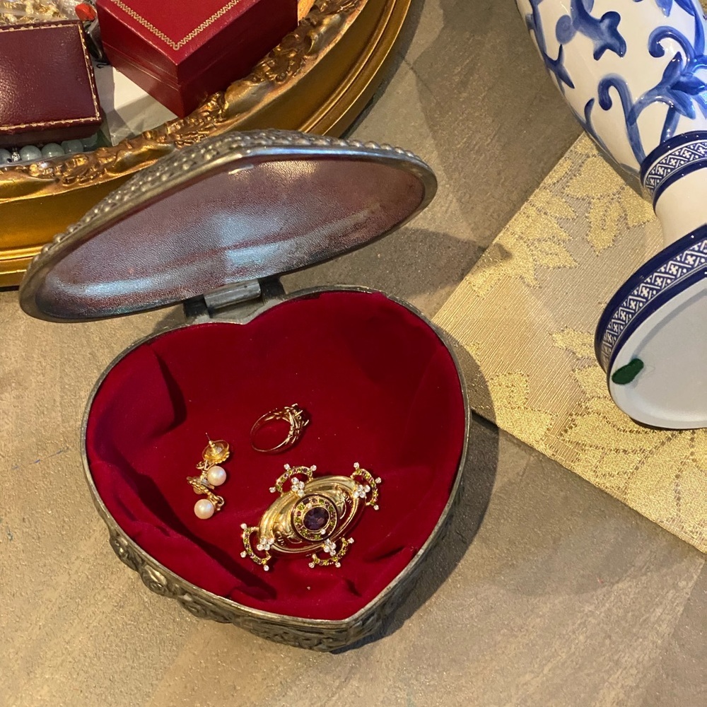 Silver tone heart shaped jewelry box